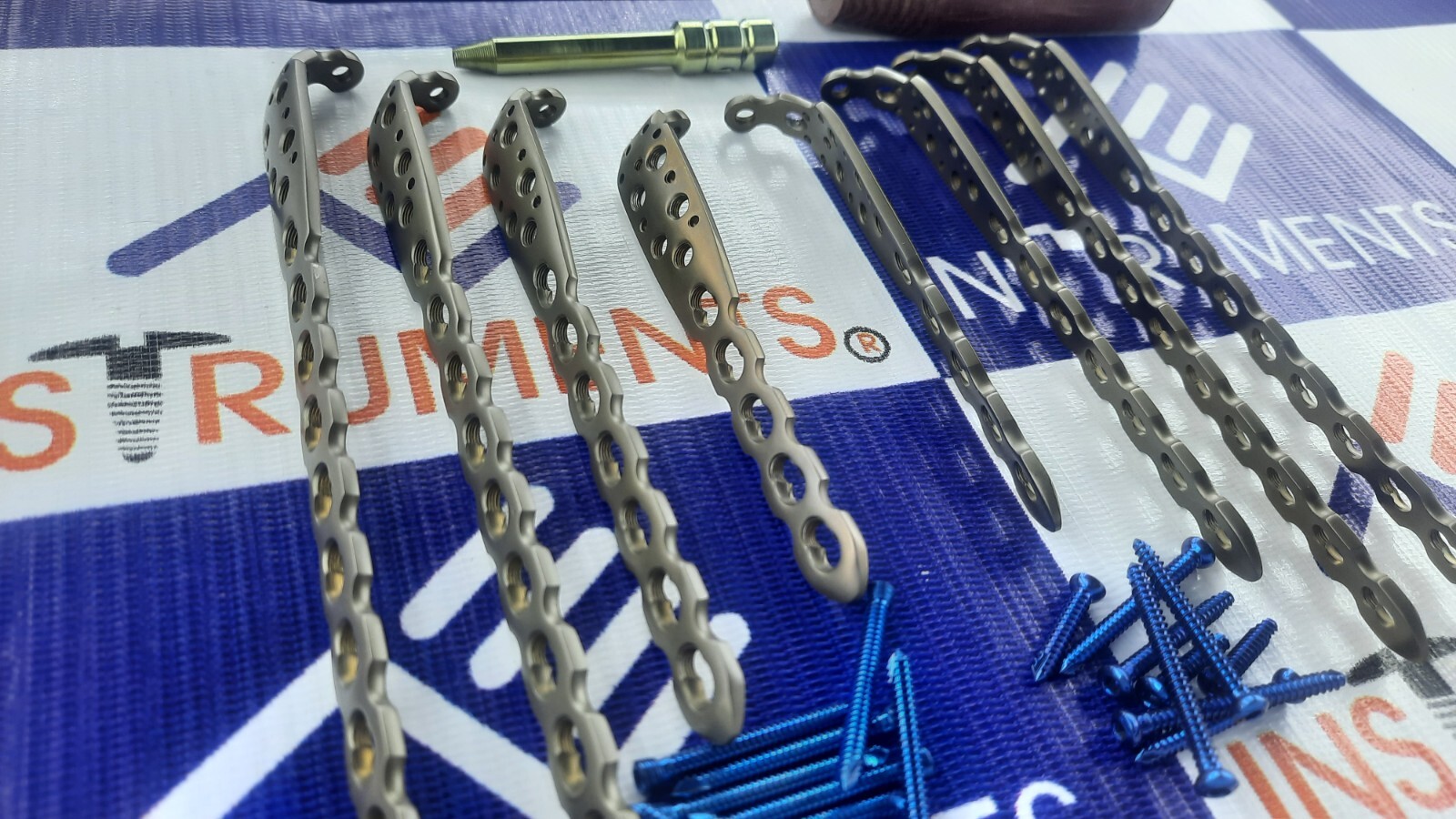 Locking Olecranon Plates (5,7,9,10H) & 3.5mm Screws 90 Pcs TT5
